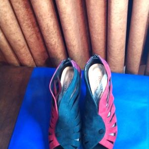 Dominique Nicole Burgundy & Navy Suede shoes. Size 9.5 w/4 inch heel. Li…